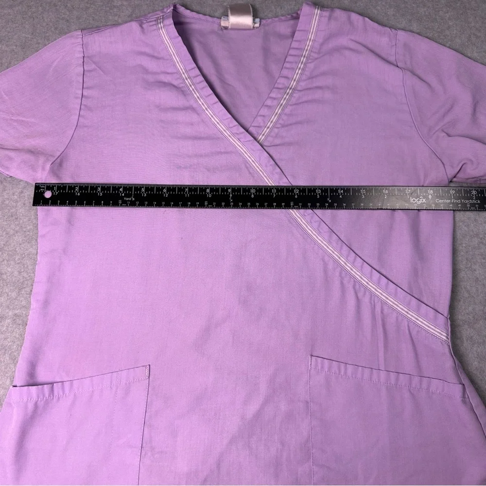 SB Scrubs Women's Medium‎ Lavender Short Sleeve Scrub Top